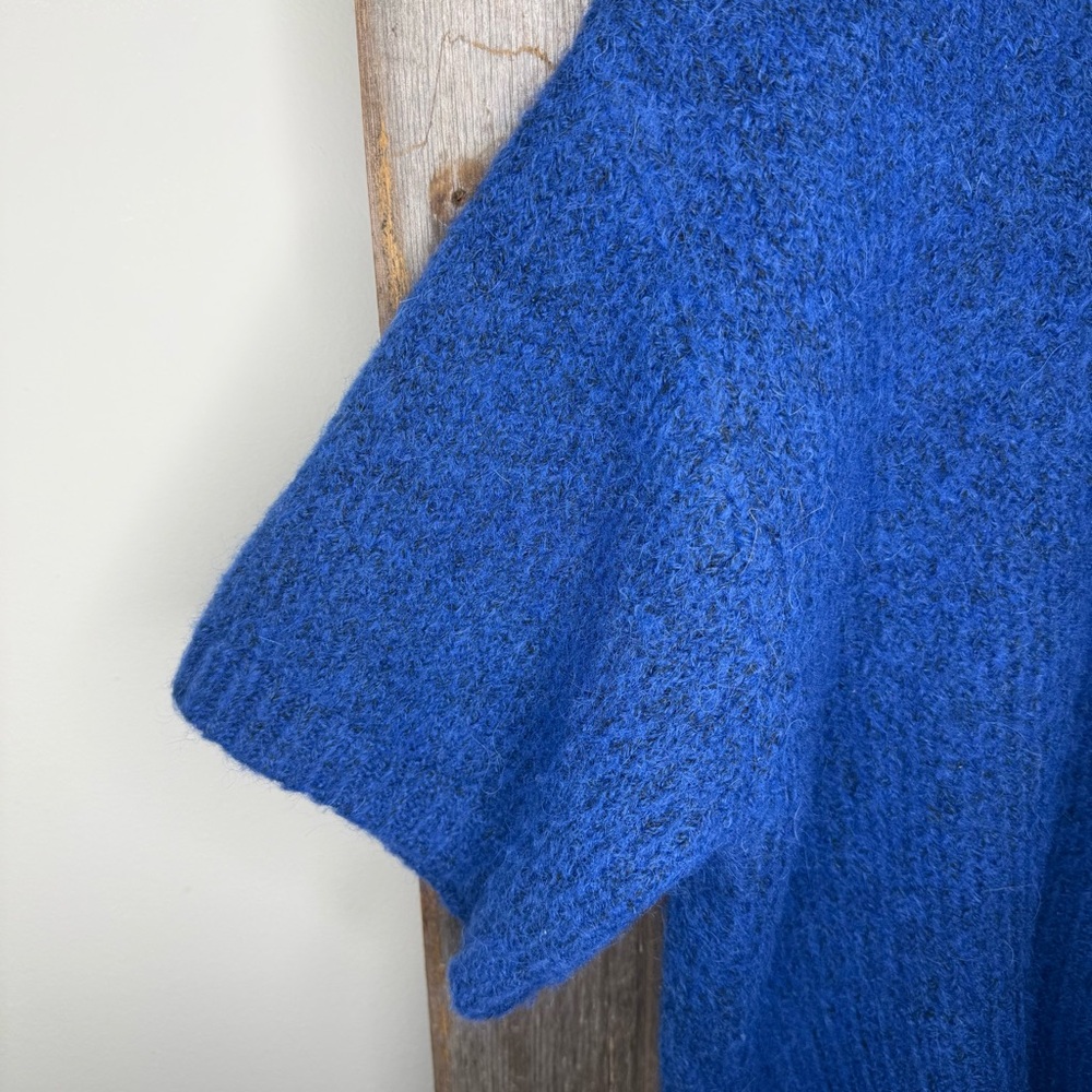 Zara Boxy Short Sleeve Crewneck Sweater in Cobalt Blue
Large - Picture 5 of 11
